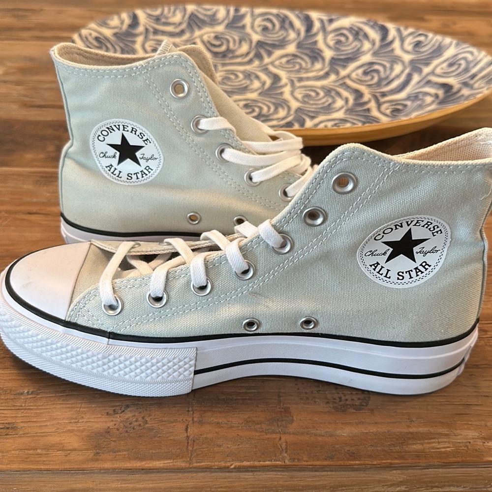 Brand New Women’s Platform Converse Hi-Top
